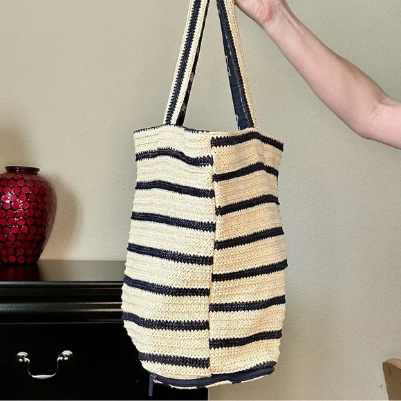 Vera Bradley Flamingo Applique Straw Beach Shoulder Tote Bag - Picture 4 of 16